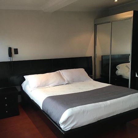 Ayenda 1049 Hotel Ejecutivo Embajada Bogota Bagian luar foto
