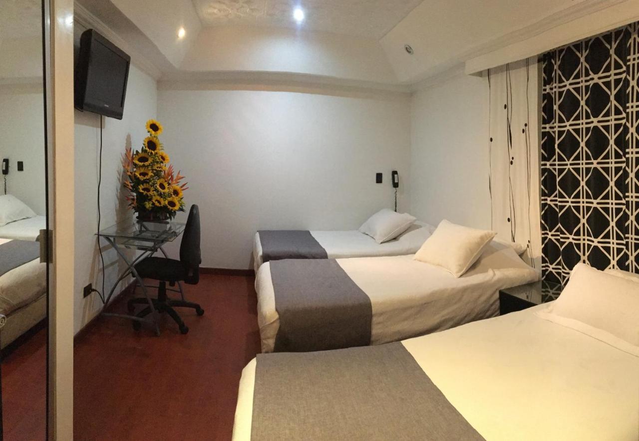 Ayenda 1049 Hotel Ejecutivo Embajada Bogota Bagian luar foto
