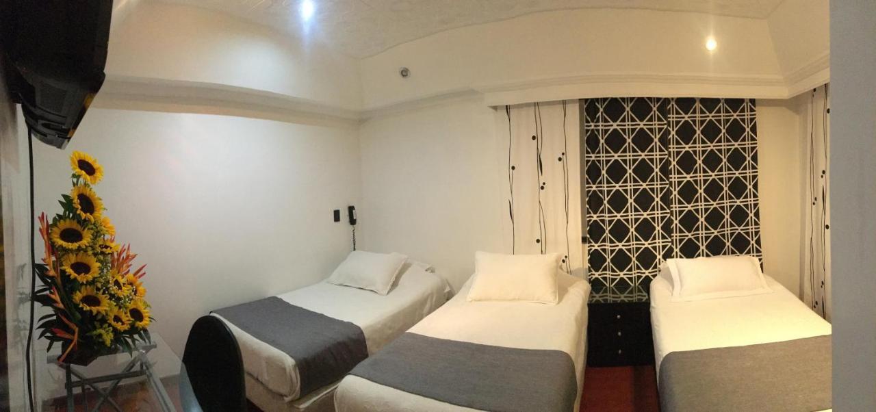 Ayenda 1049 Hotel Ejecutivo Embajada Bogota Bagian luar foto