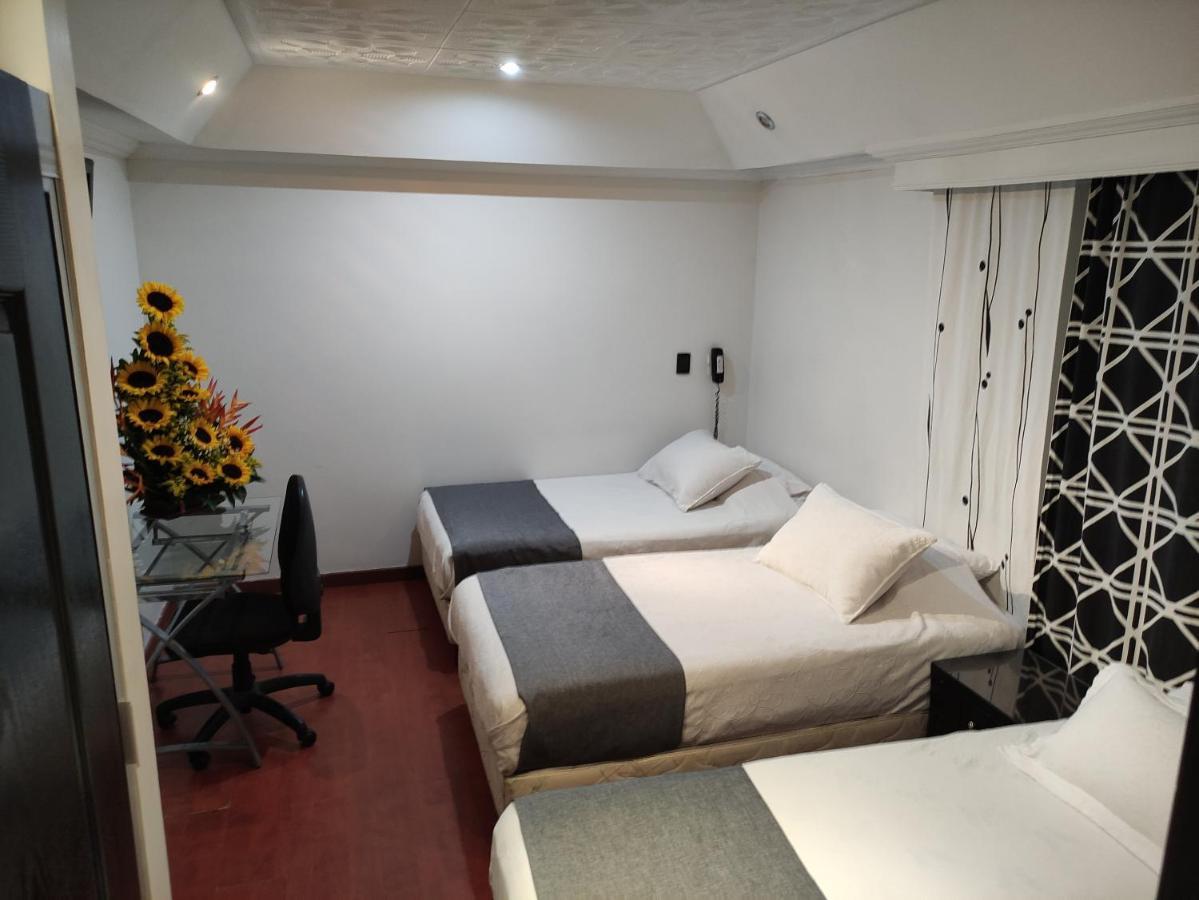 Ayenda 1049 Hotel Ejecutivo Embajada Bogota Bagian luar foto