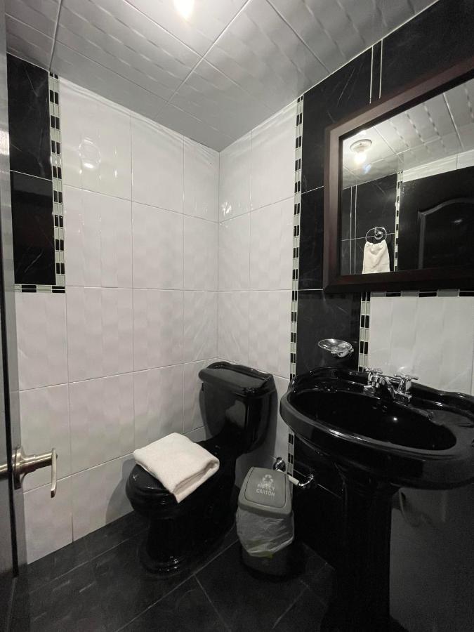 Ayenda 1049 Hotel Ejecutivo Embajada Bogota Bagian luar foto