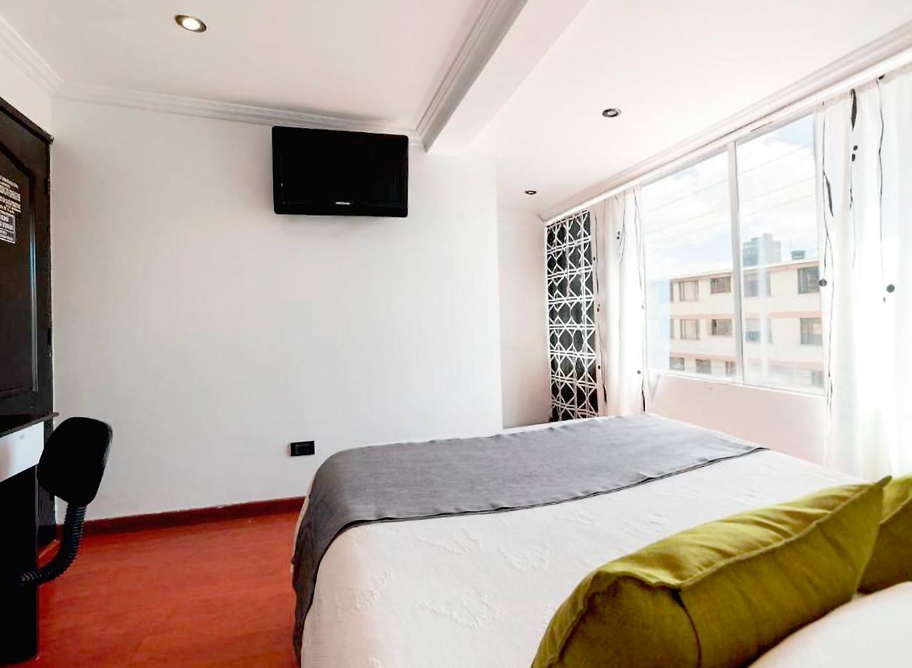 Ayenda 1049 Hotel Ejecutivo Embajada Bogota Bagian luar foto